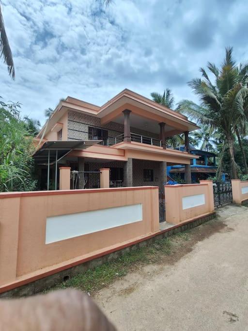 אודופי Sharvari Home Stay מראה חיצוני תמונה
