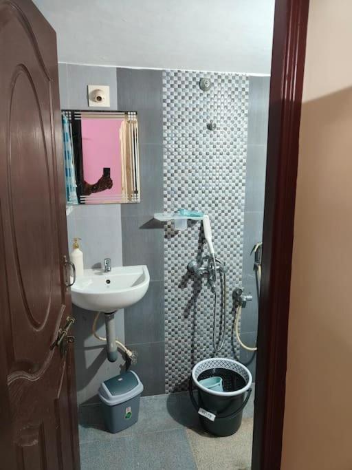 אודופי Sharvari Home Stay מראה חיצוני תמונה
