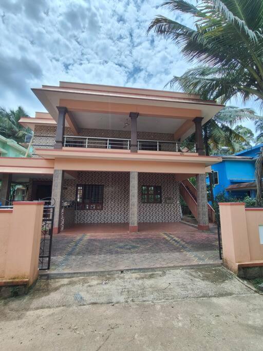 אודופי Sharvari Home Stay מראה חיצוני תמונה